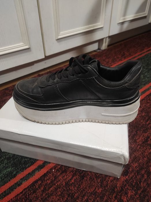 Кроссовки, в идеальном состоянии