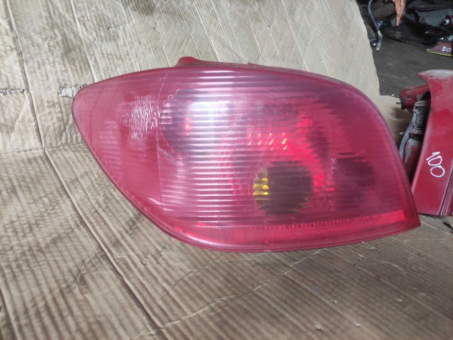 Стоп Peugeot 307 хетчбек ліхтар Пежо  307 6350P3 стопи 6351P3
