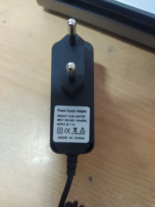 zasilacz 9v do efektów gitarowych nowy zapakowany do gier elektroniki