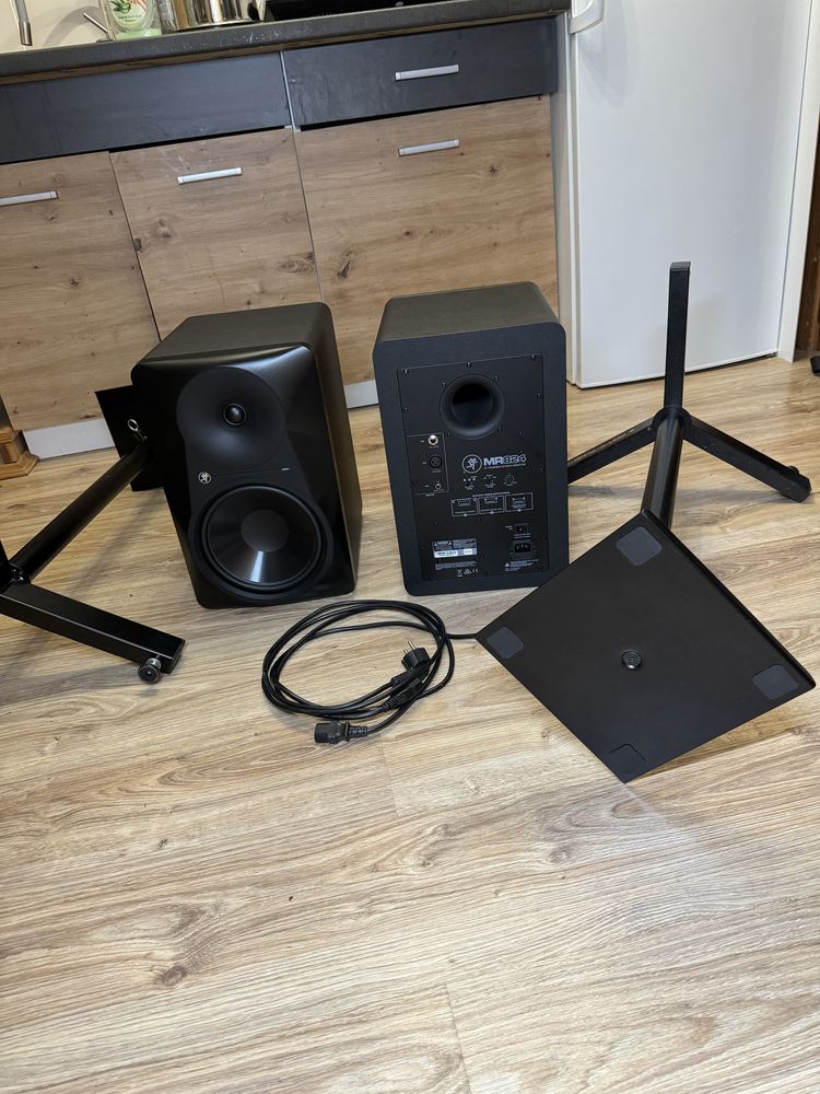 2x mackie mr824 + standy