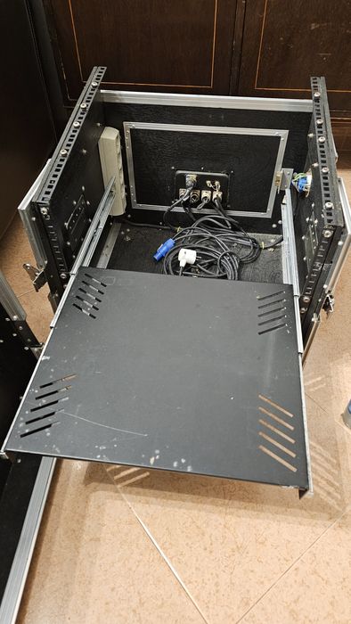 Rack PA madeira com prateleira deslizante