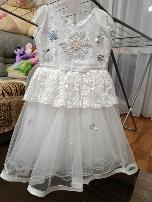 Плаття Сніжинка 104 розмір, для дівчинки 4 - 5 років.