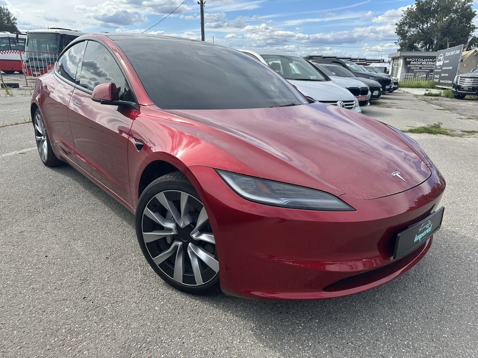 Оренда атомобіля tesla Model 3 Highland