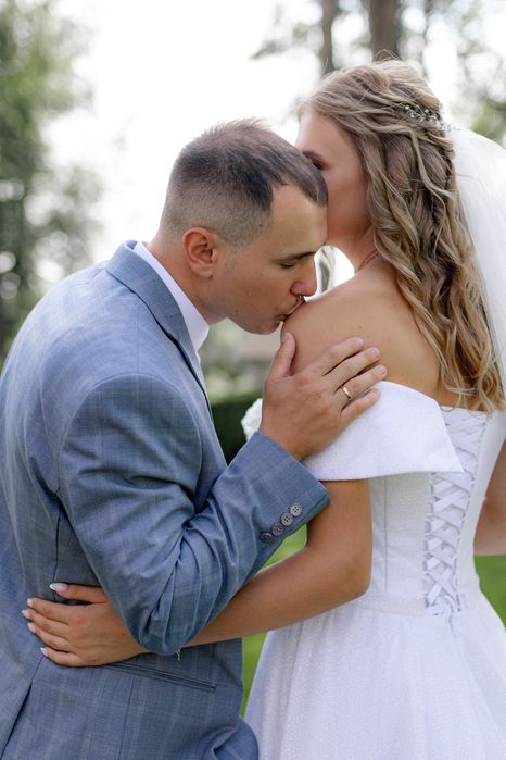 Продам весільну сукню б/у. 4500 грн. Можливий торг.