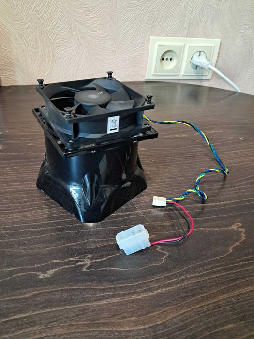 Процессор E8400 Core 2Duo 3 Ghz, память 4 Gb, кулер*2, радиатор. DVD
