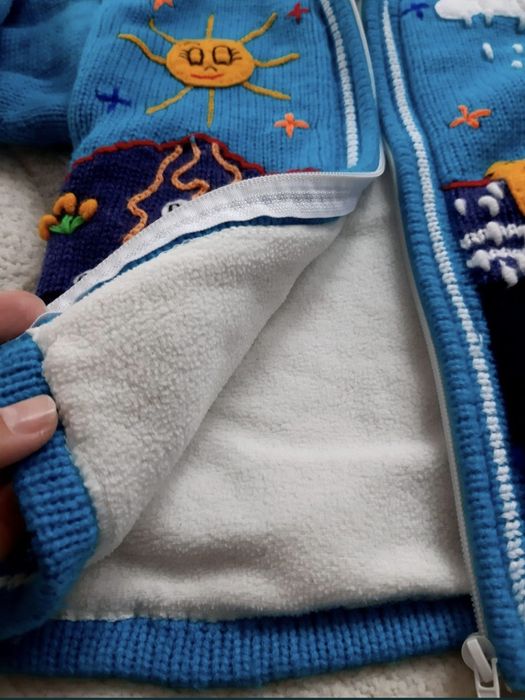 Piękna wyszywana wełniana kurteczka dziecięca unikatowa gruba ciepła