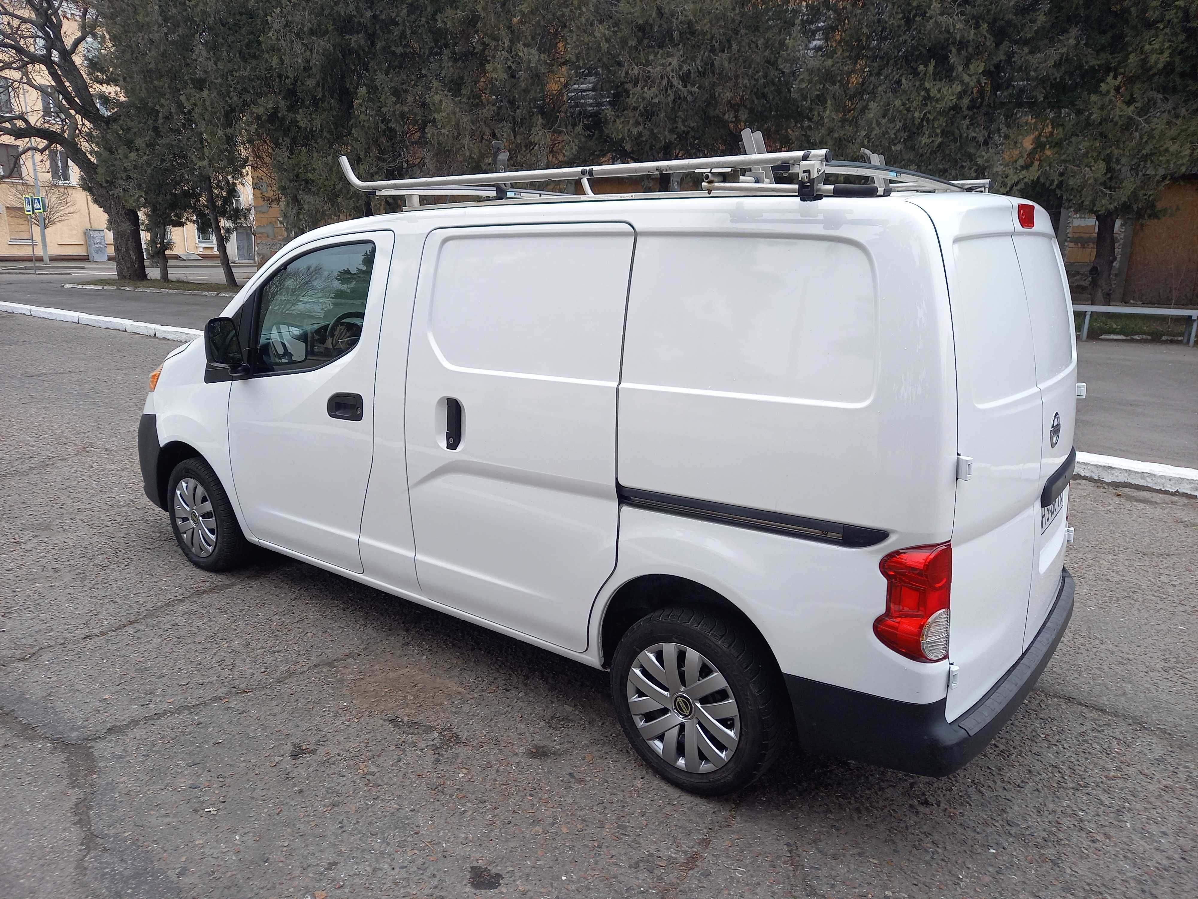 Микроавтобус грузовой Nissan NV200 2019