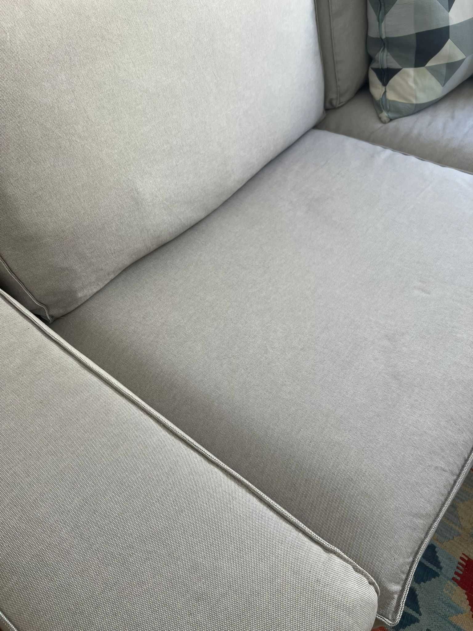 Sofa Ikea Kivik 3 Lugares + Repousa-pés c/arrumação - ótimo estado