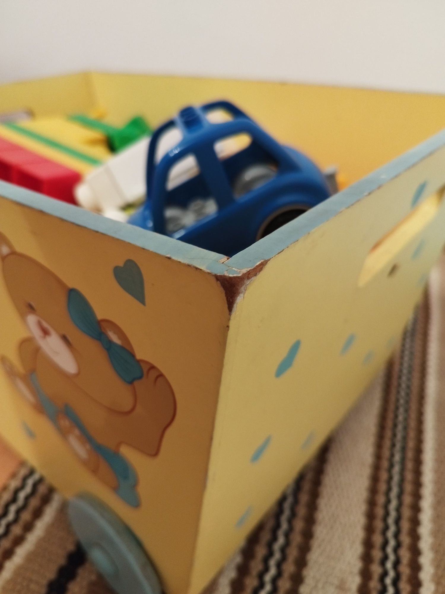Caixa carrinho madeira / arrumação brinquedos