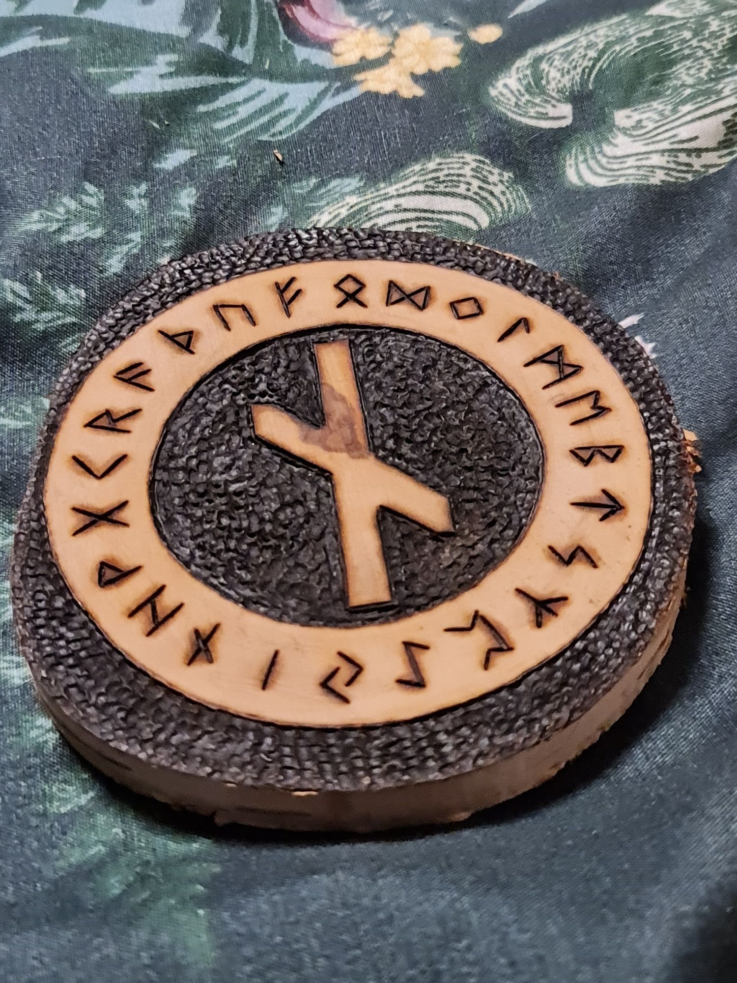 Rękodzieło - pirografia - runa Nauthiz - Futhark
