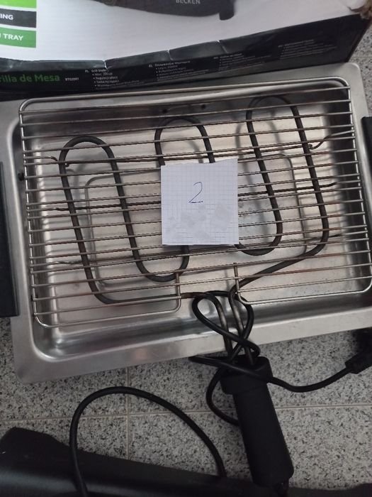 Vários grelhadores elétricos