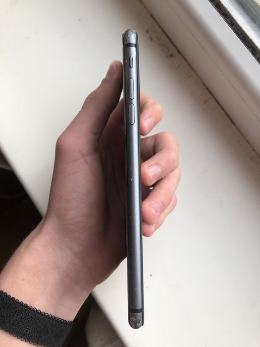 Айфон 8 плюс на 64Gb непрацює