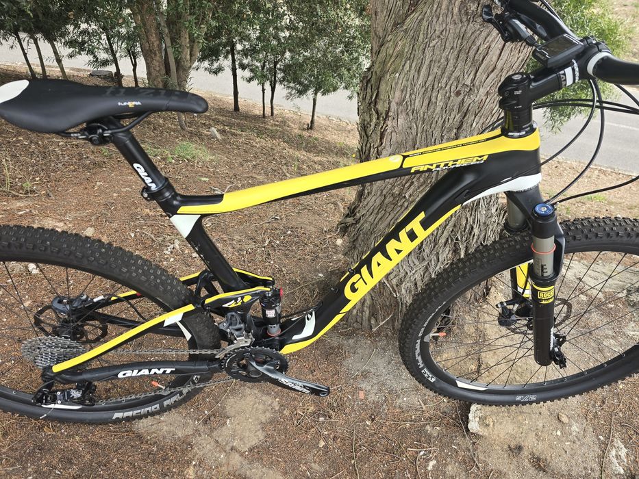 Giant carbono 27.5 L bem equipada