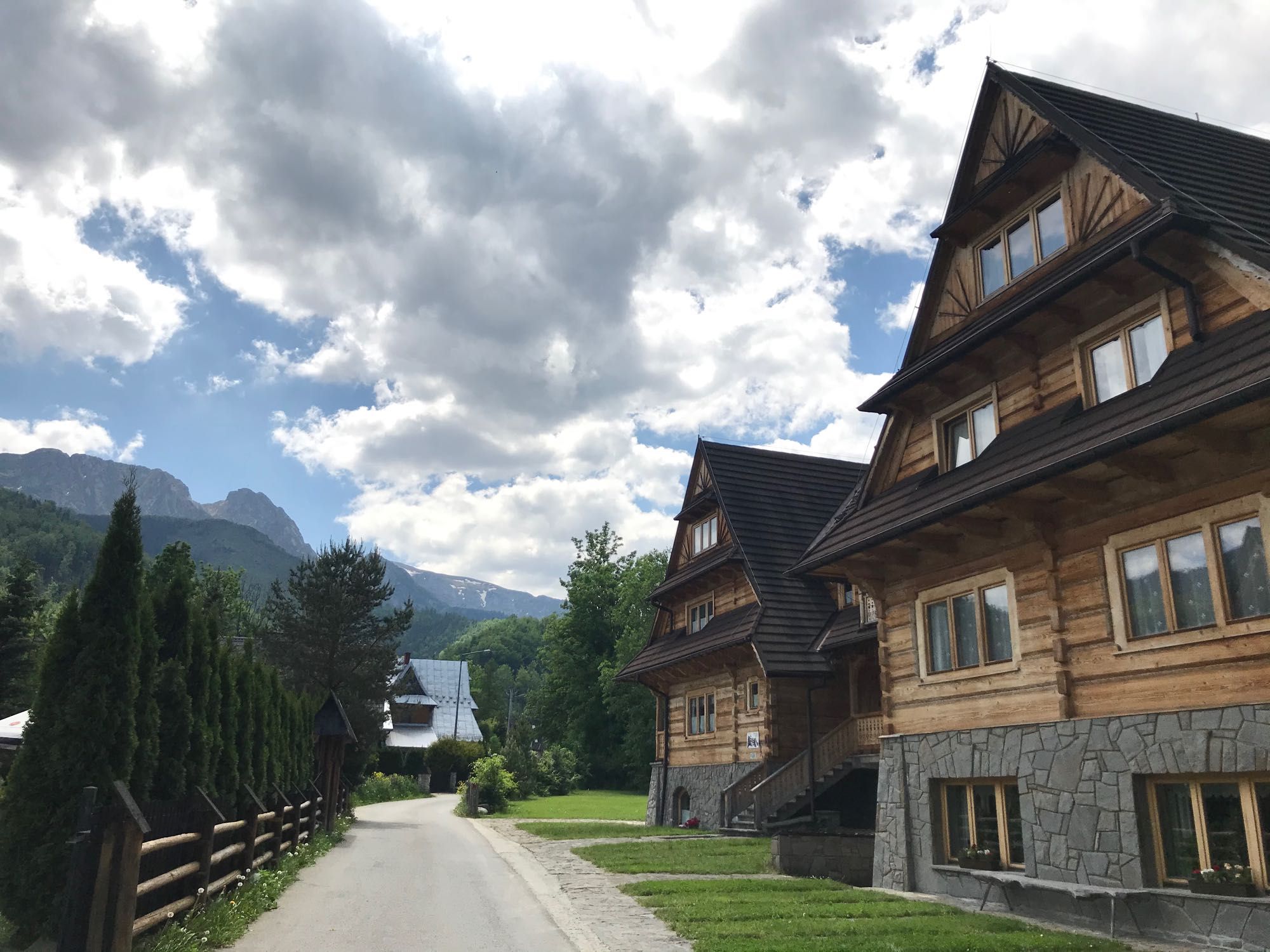 Noclegi Zakopane. Drewniany dom góralski z widokiem na Giewont