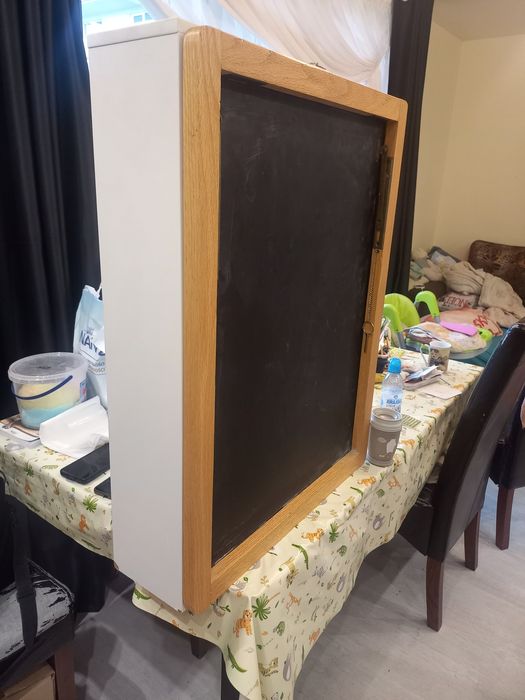 Biurko składane wiszące z tablica kredowa