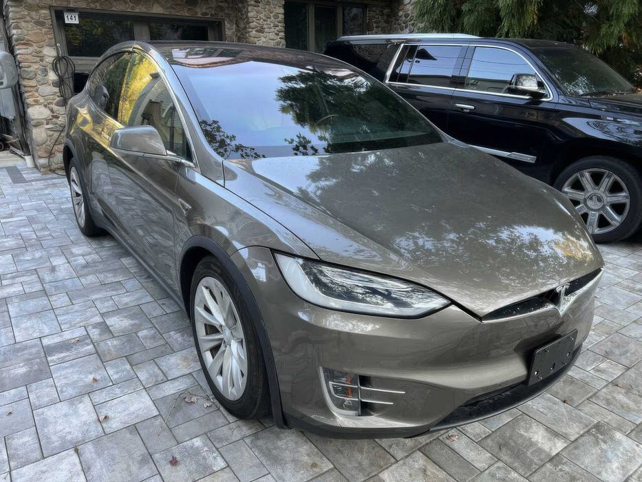 Tesla Model X 90D      2016