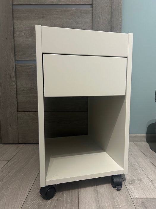 TONSTAD Ikea kontenerek pod biurko