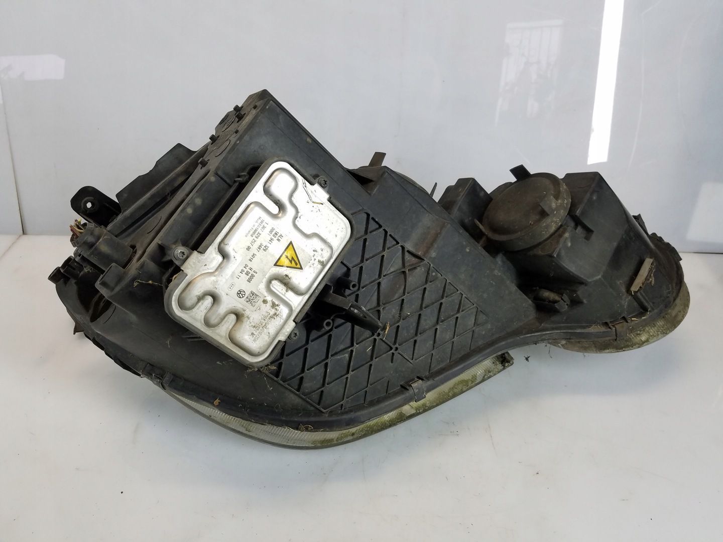 LAMPA PRZÓD SKODA YETI XENON