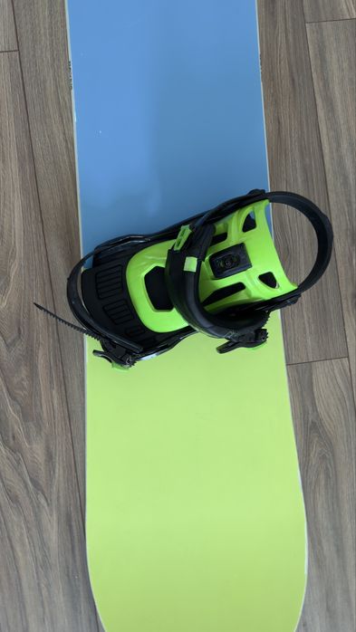 Snowbard Raven Solid 161 z wiązaniami