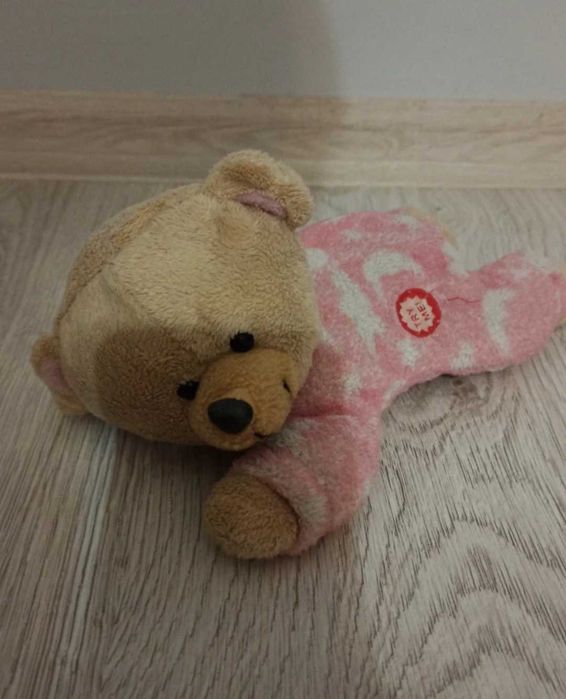 Miś różowy chrapiący