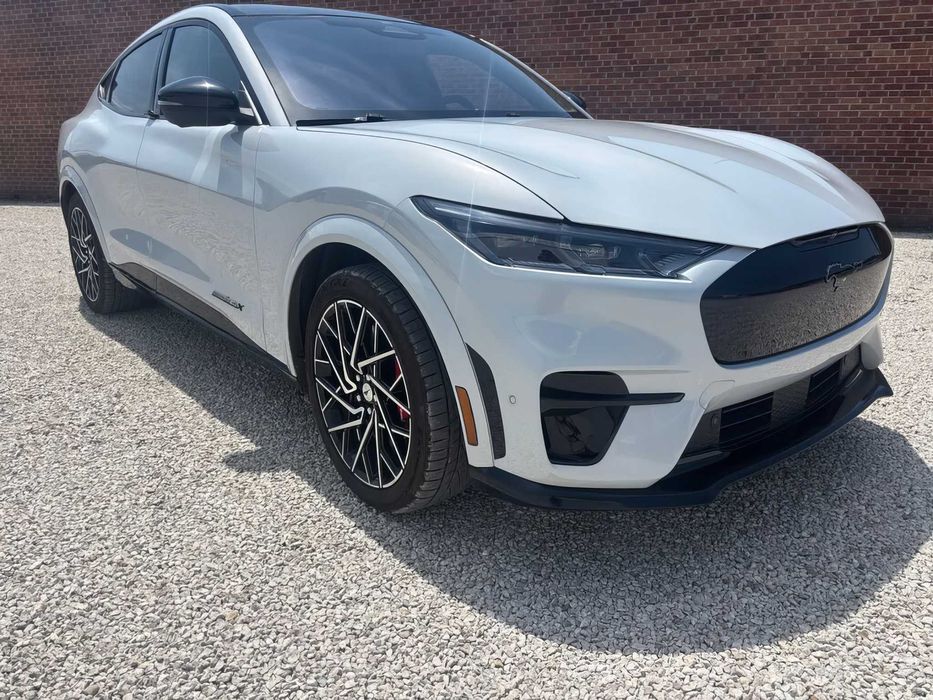 Ford Mustang Mach-E      2022