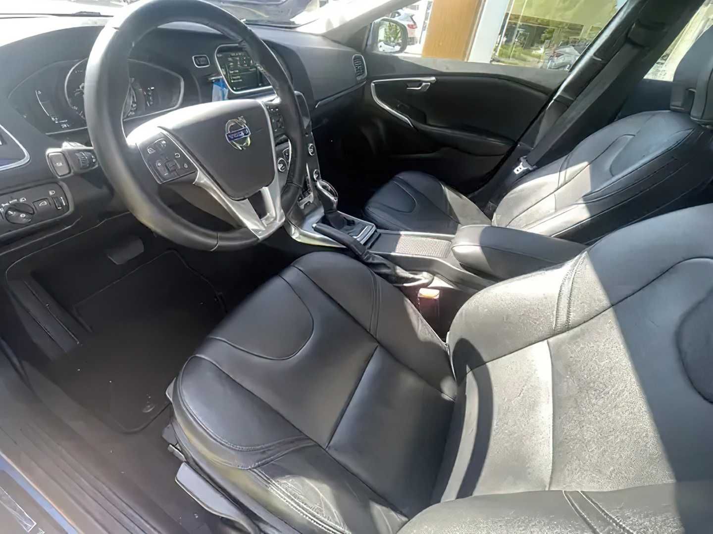 Volvo V40   2016