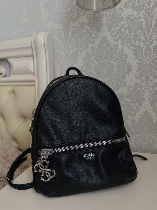 Портфель рюкзак Guess