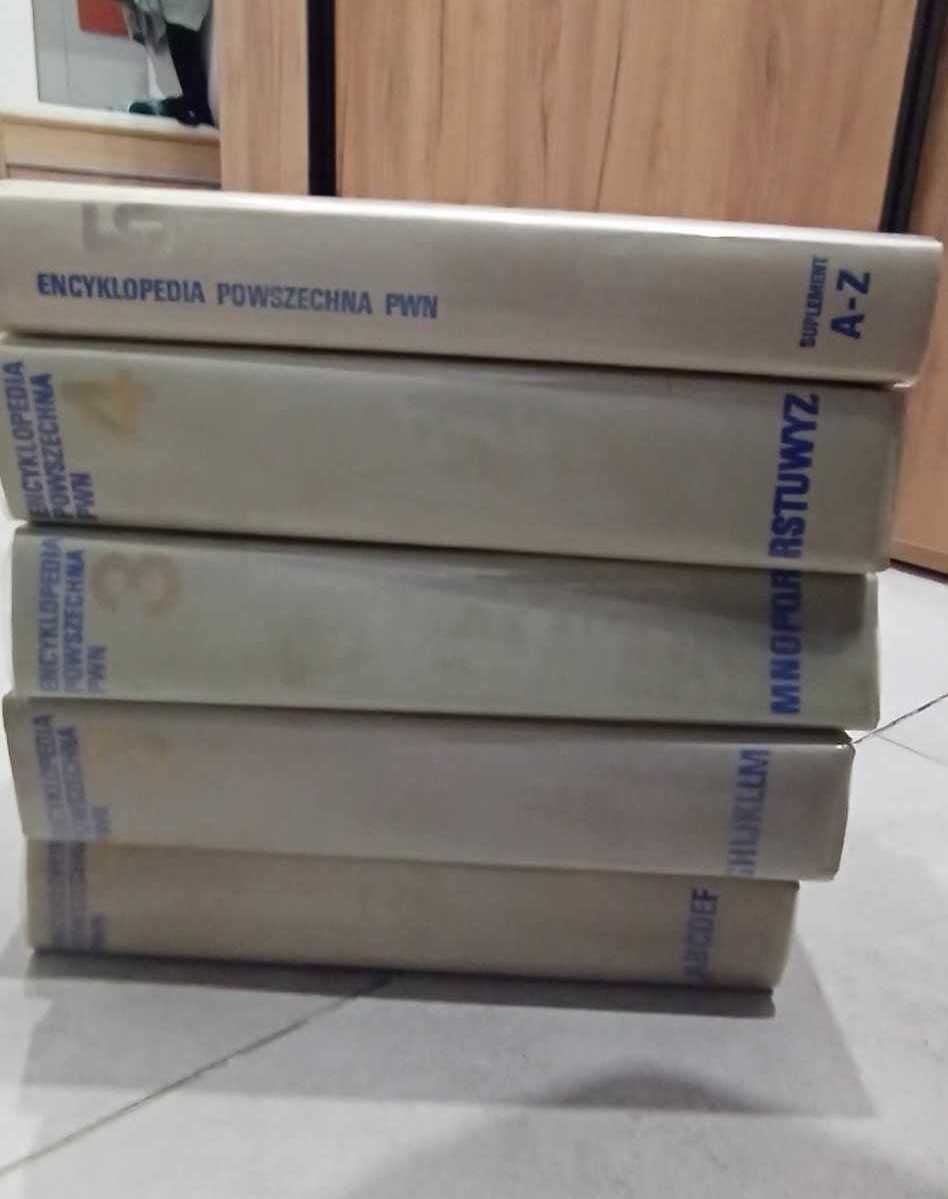 Encyklopedia Powszechna PWN 5tomów.