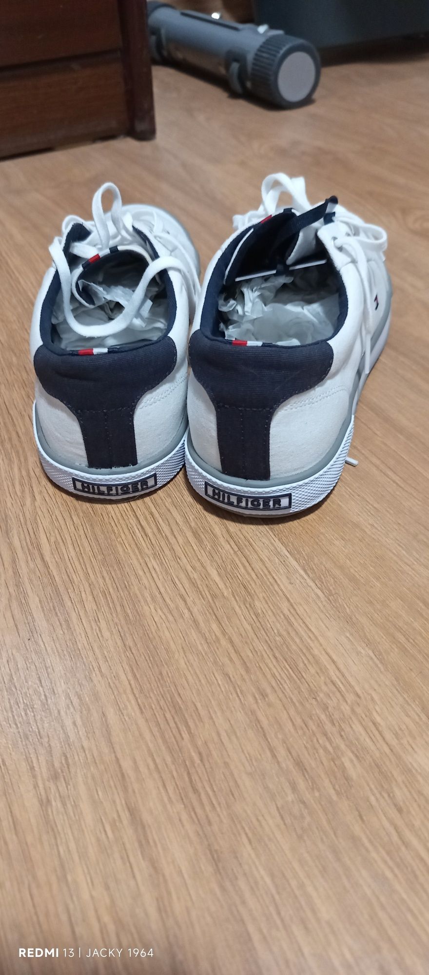 Tênis Tommy Hilfiger brancos