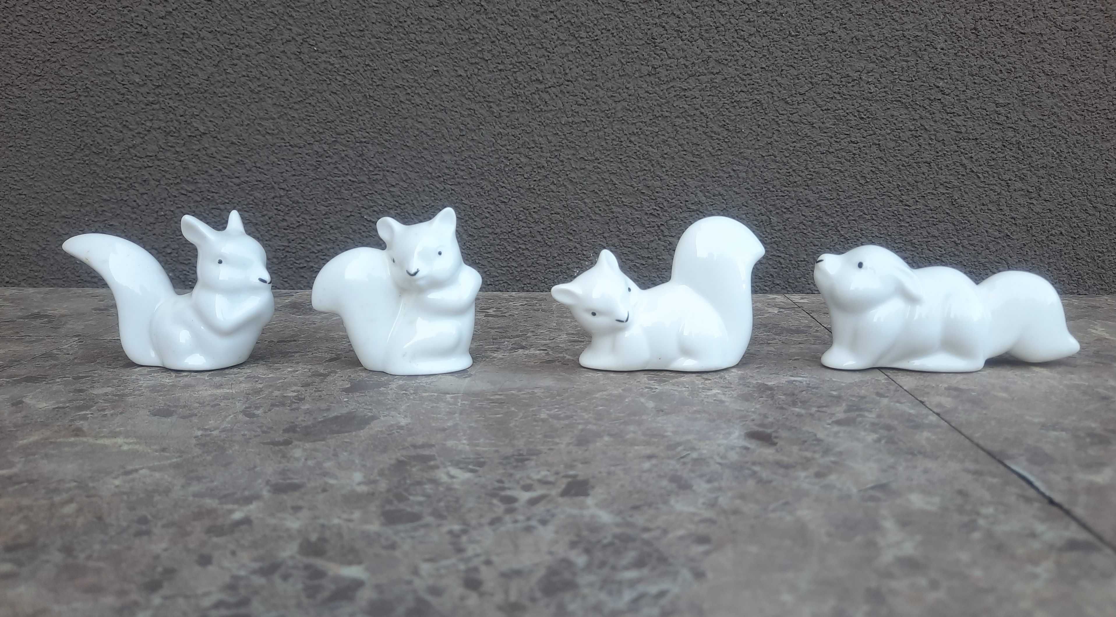 Wiewiórki małe figurki porcelana zestaw 4szt