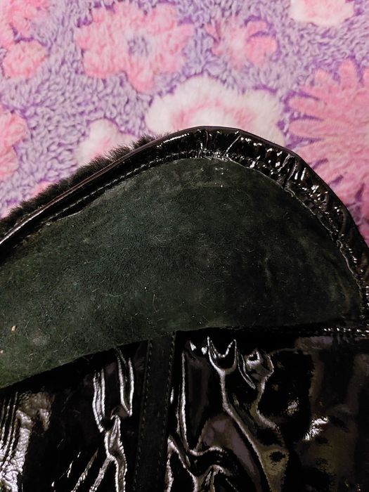 Шкіряні  лакові  чоботи.