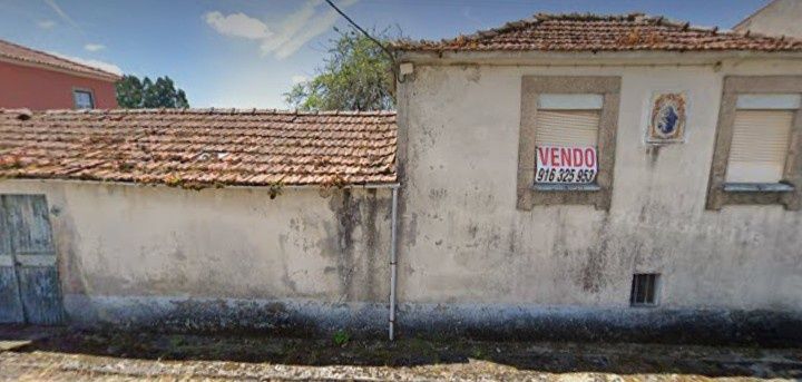 Moradia para recuperar e terreno com 2200 m2