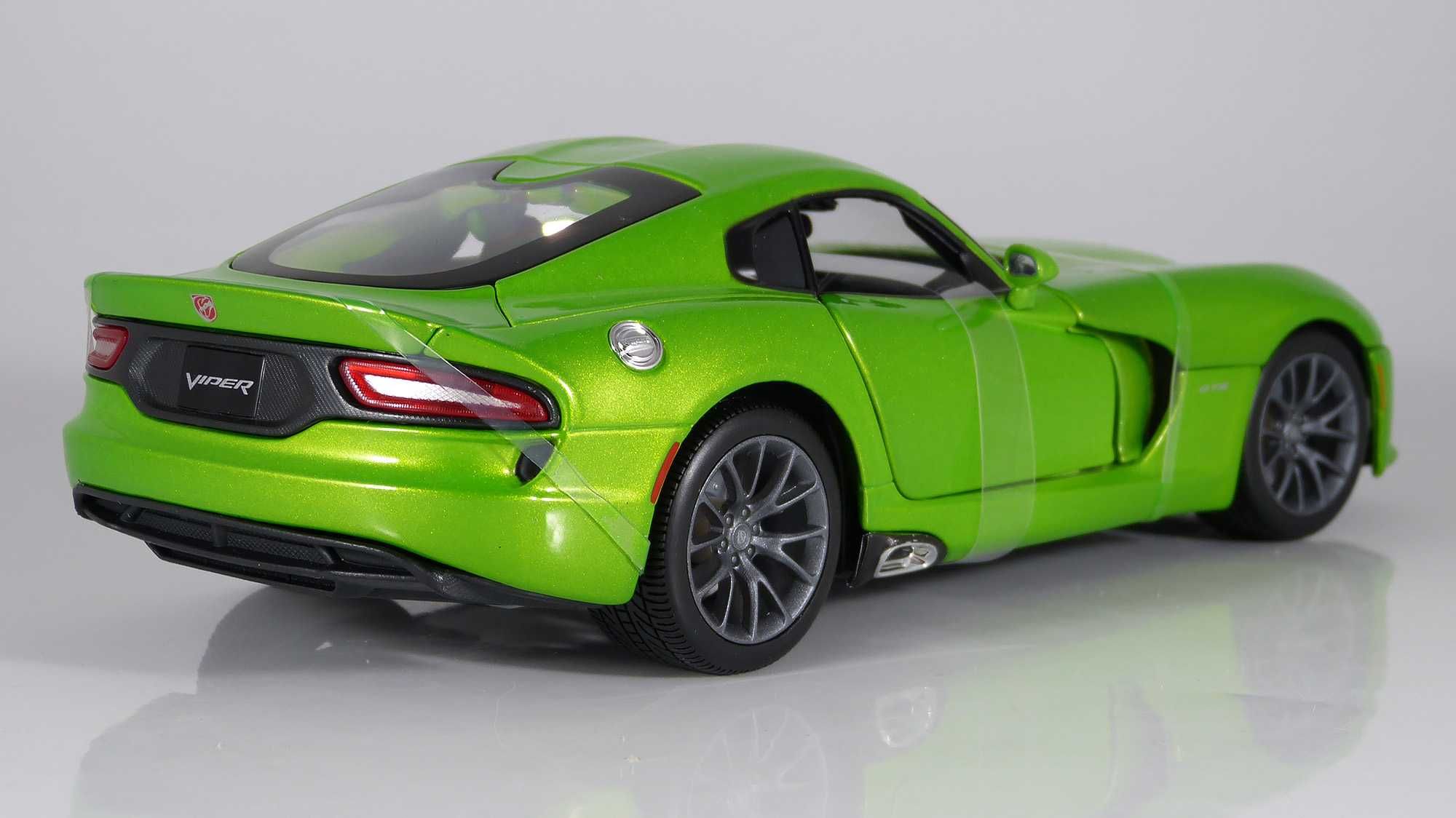 Model 1:18 Maisto Dodge Viper SRT GTS green