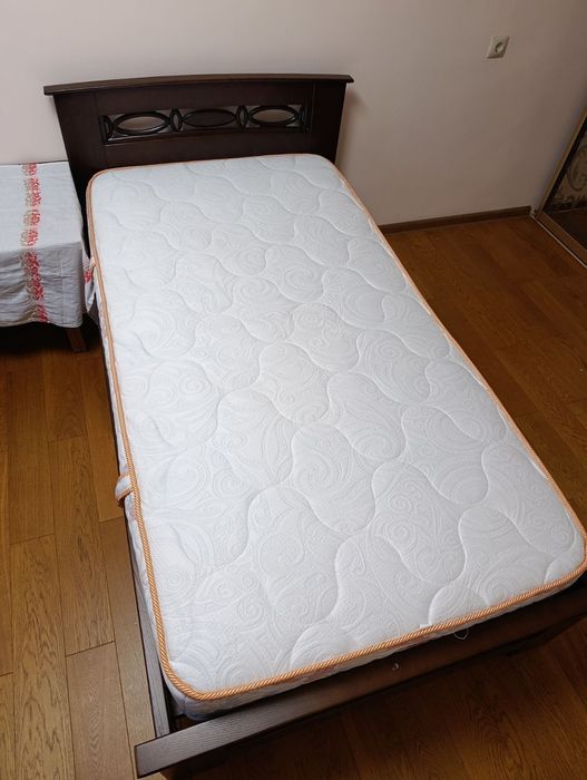 Ліжко дерев'яне односпальне