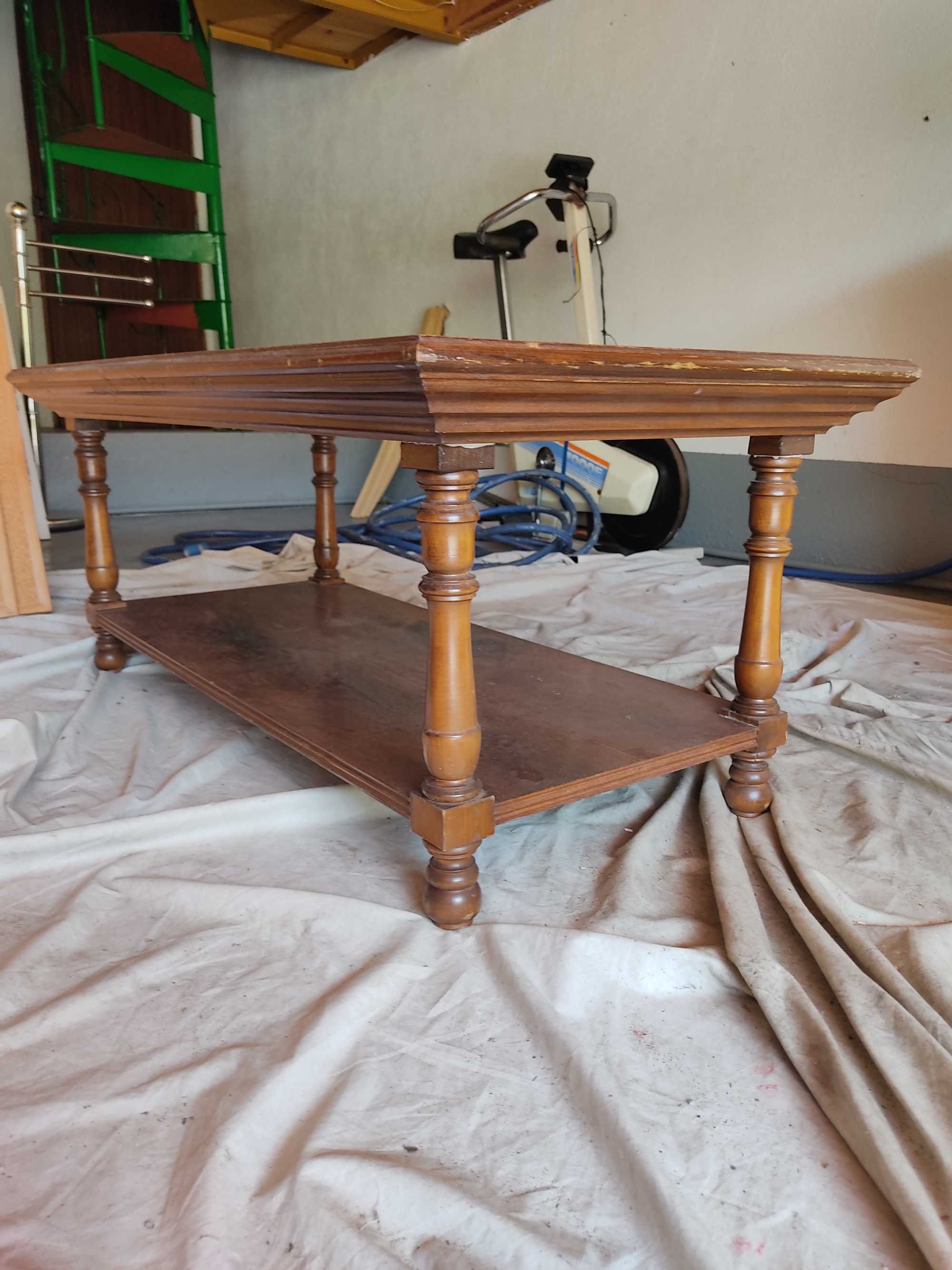 Mesa em madeira para sala
