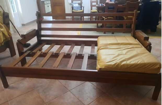 Conjunto de 3 sofas em pinho mel com almofadas em polipele