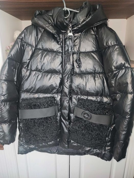 Куртка жіноча у гарному стані