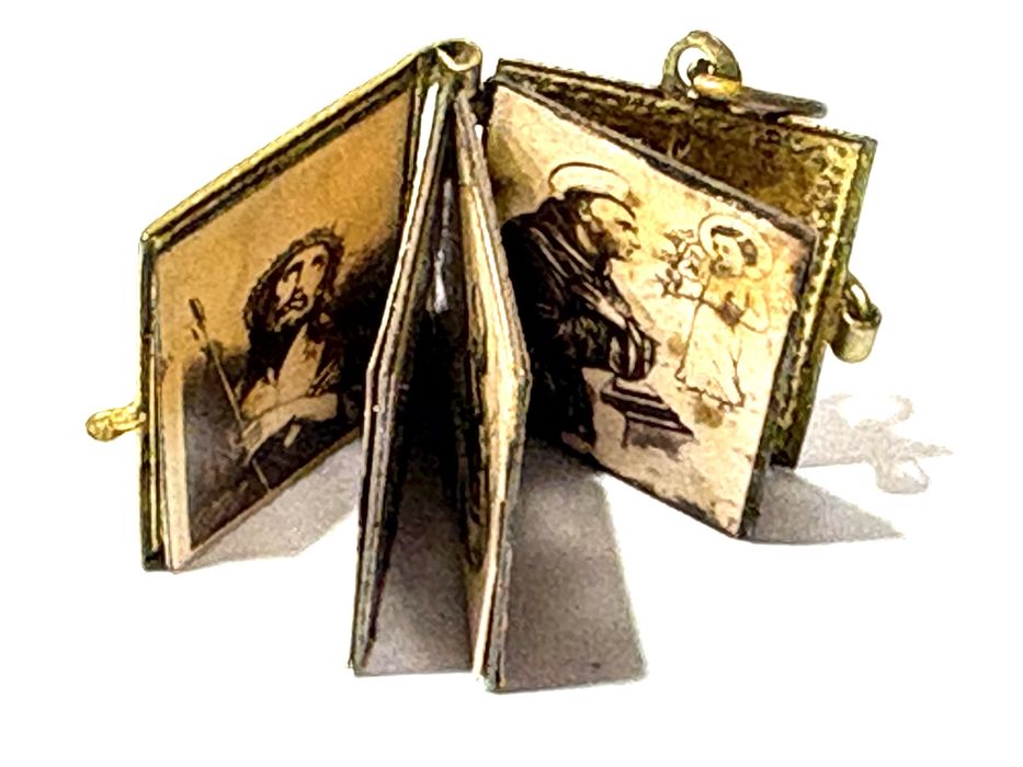 antigo pendente livrinho relicário Santo António dourado e esmaltado