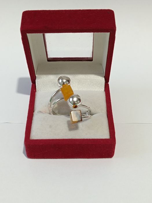 Srebrny pierścionek kulki kwadraty z bursztynem roz.24-25, srebro 925