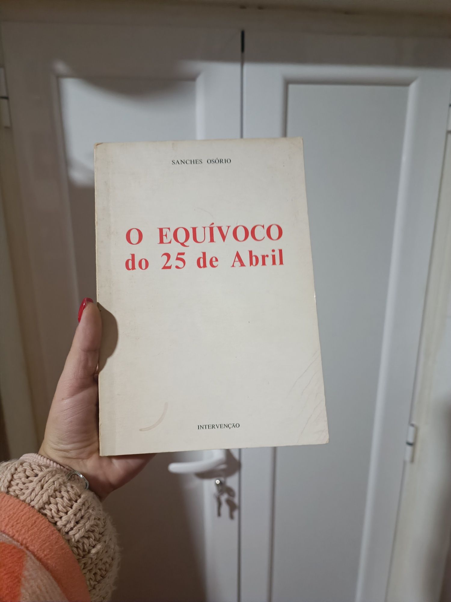 Livro "O Equívoco do 25 de Abril" de Sanches Osório