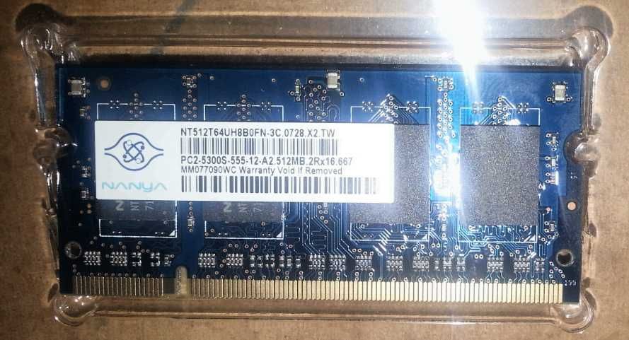 Akcesoria komputerowe: 13 kart pamięci, 2 karty WLAN