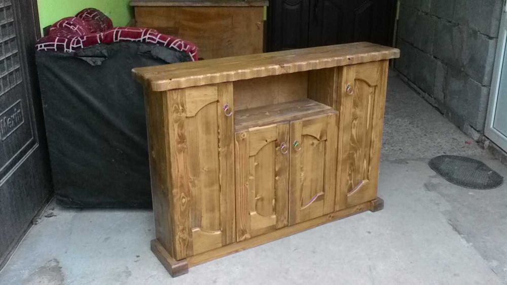 Тумба в спальню, Тумба під ТВ