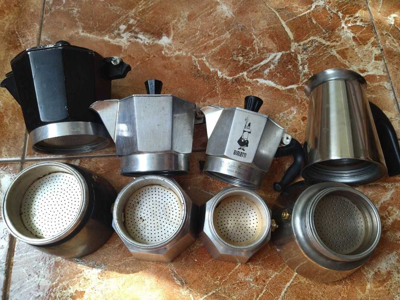 Продаю гейзерные кофеварки  Bialetti Moka Express  б/у.разные модели