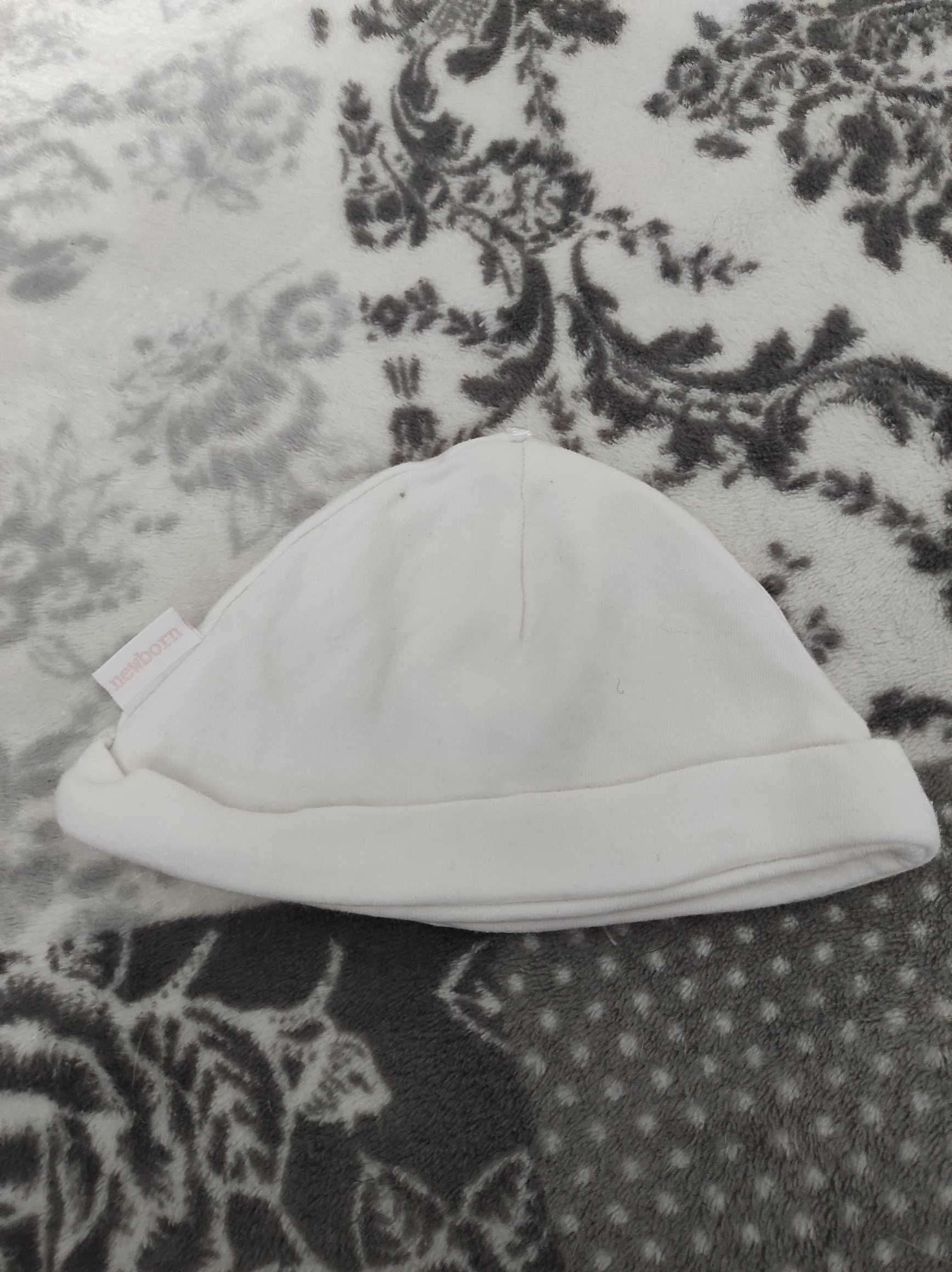 F&F biała czapeczka r. 38 cm