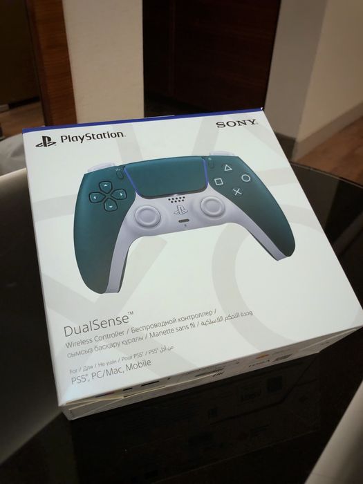 Alpine Green EWC 2025 Limited Edition Playstation 5 controller pad