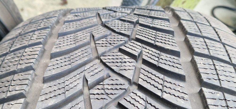 275/45 R20 110V Goodyear ultragrip performance plus 2x7,5 i 2x8,5mm