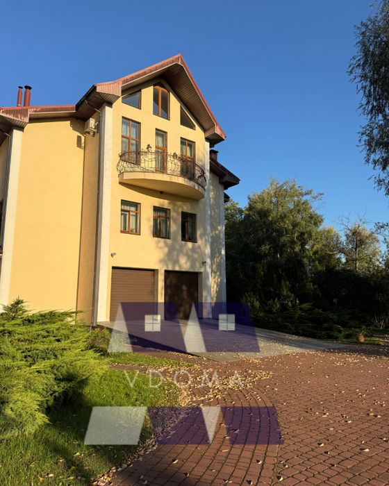Продаж клубного будинку 800м2, ділянка 50 соток с. Вишеньки