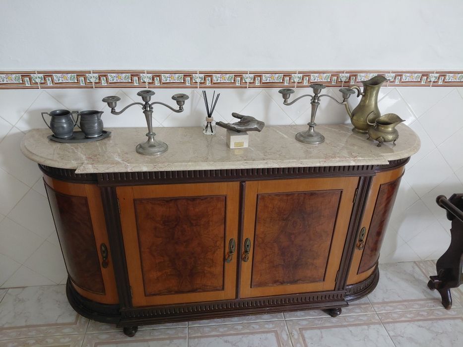 VENDO Aparador em Madeira com Tampo em Pedra