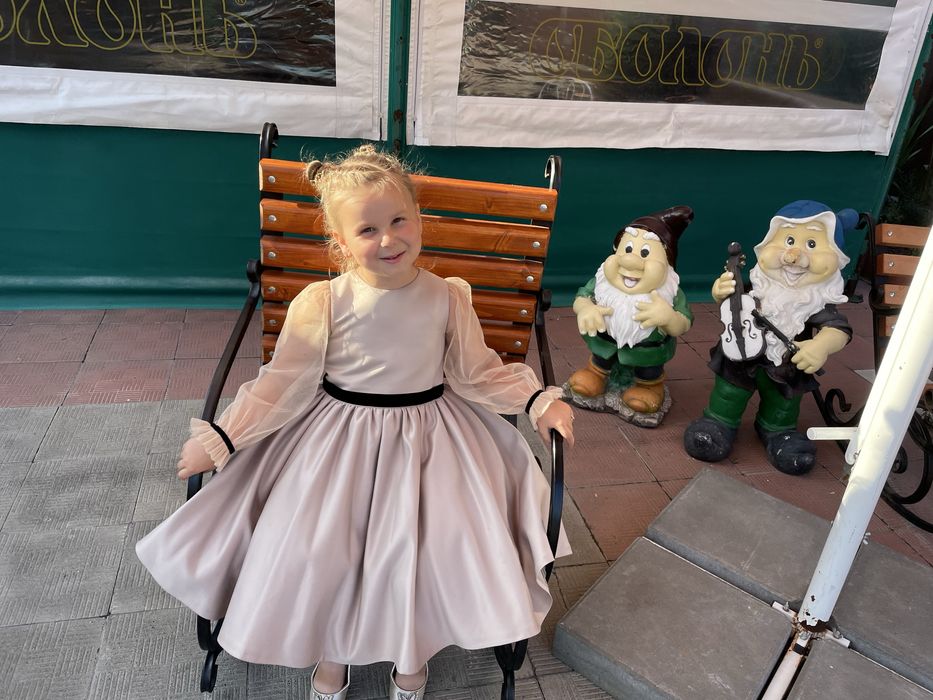 Продам сукню на дівчинку