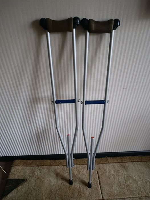 Продаю костыли. Милиці.